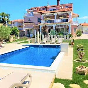  Apartman Engel With Pool